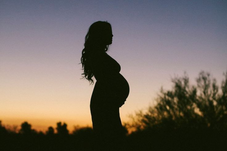 What to Wear for Maternity Photos